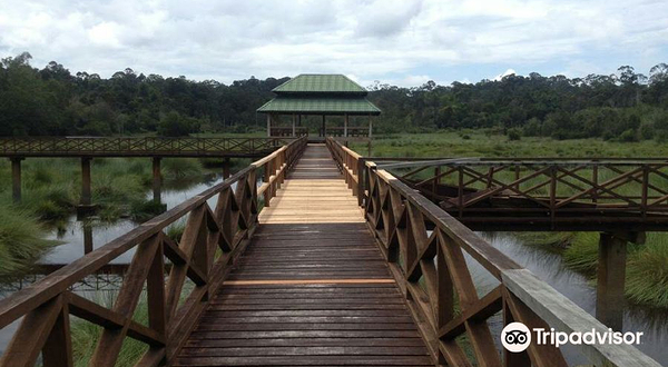 拉辣湖天空之镜