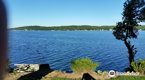 Geneva Lake Shore Path
