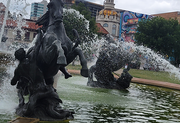 J.C. Nichols Memorial Fountain第 10 张图片