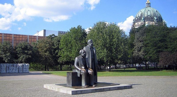 马克思-恩格斯广场