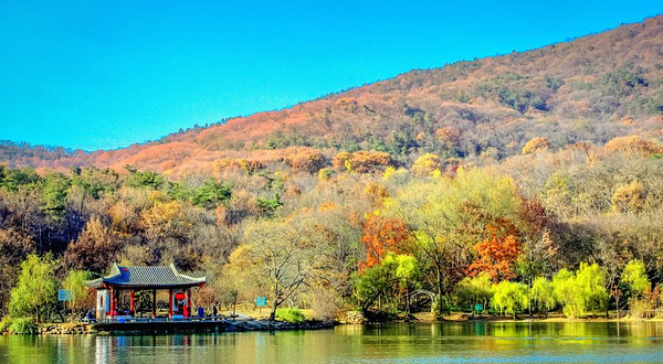 钟山风景区紫霞湖