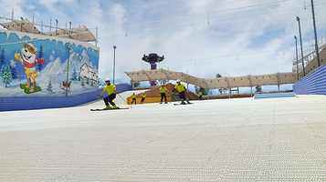 美的鹭湖旱雪小镇