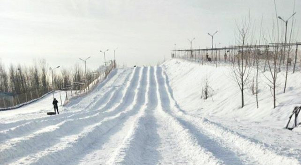 东飞滑雪场