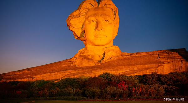 毛泽东青年艺术雕塑