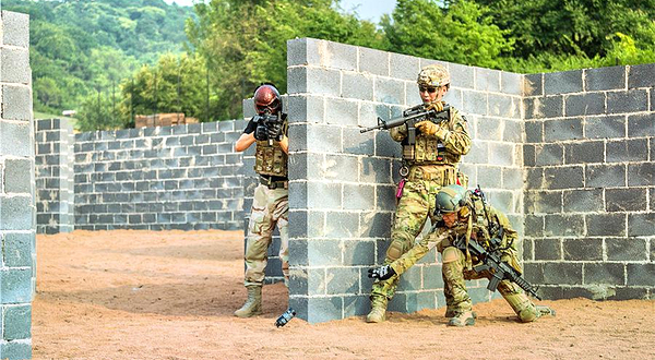 突击联盟实弹射击场(千佛寺店)