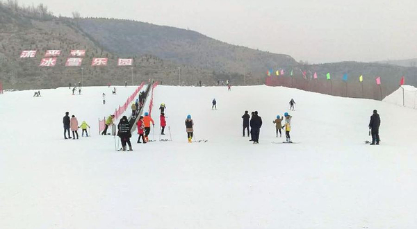 张家口流平寺冰雪乐园