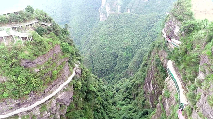 巴勒瑶族高山玻璃栈道第 2 张图片