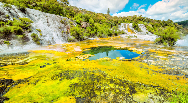 奥拉基考拉考洞穴与地热公园