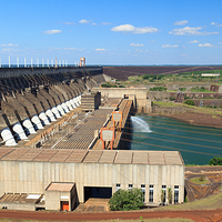 伊泰普水电站