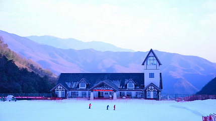 龙降坪国际滑雪场第 1 张图片