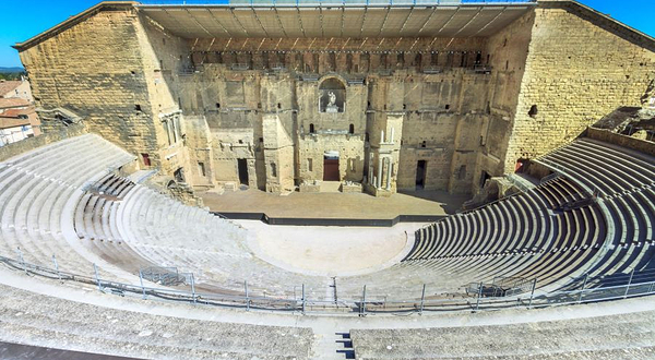 奥朗日古罗马剧场