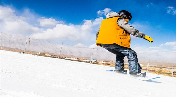 海晏金银滩水上乐园滑雪场