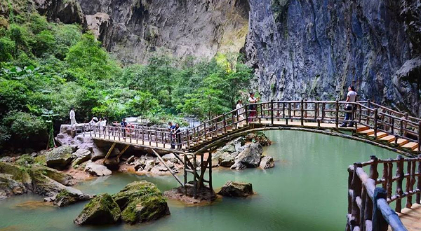 古龙峡云天玻霸-玻璃栈道