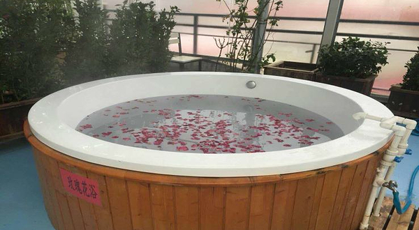 太白山水岸温泉(太白山太白之眼音乐喷泉店)