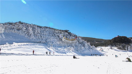 玉舍雪山滑雪场第 1 张图片