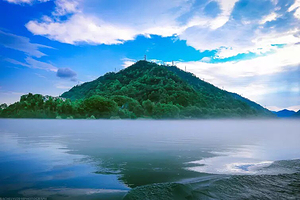 新安江龙舟漂游