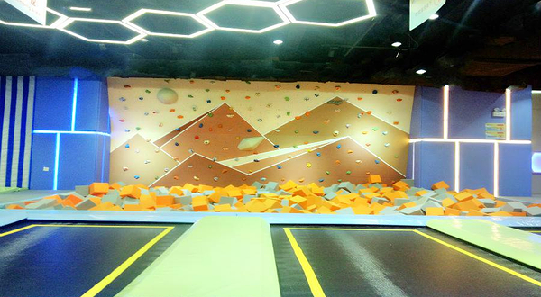 反弹蹦床公园(巴南万达店)