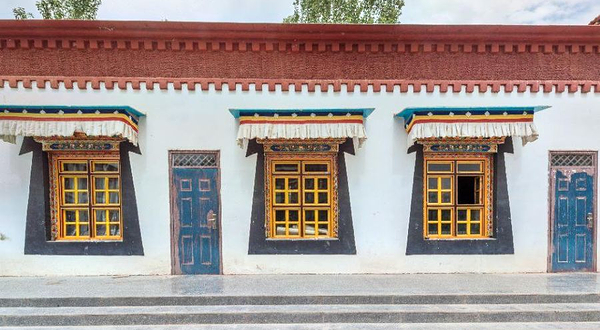 都兰县香日德班禅寺