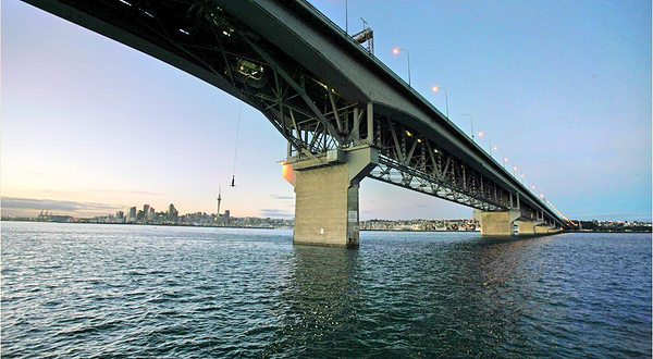 奥克兰海港大桥攀爬和蹦极体验