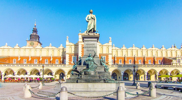 亚当·密茨凯维奇纪念雕像