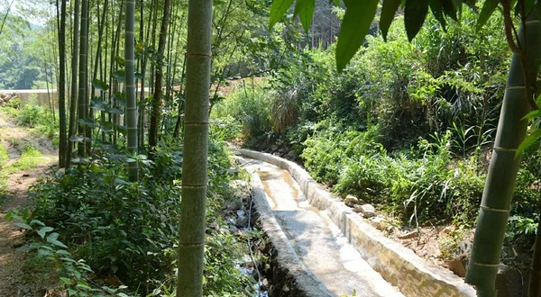 丫山飞龙峡谷漂流