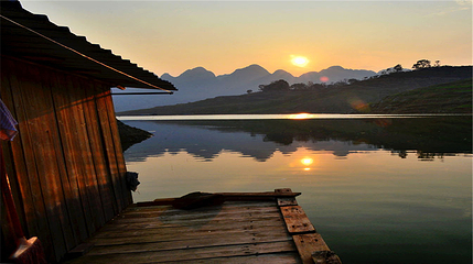 万峰湖景区旅游码头第 10 张图片