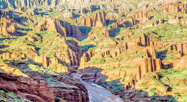 天山托木尔大峡谷