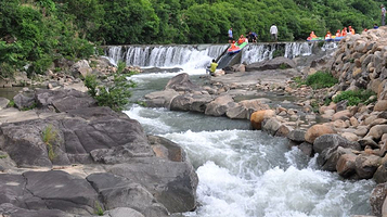 龙潭湾峡谷漂流