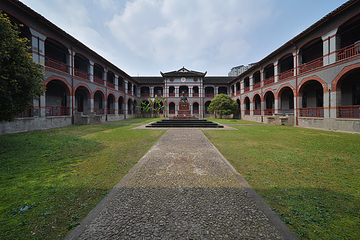 华东政法大学(长宁校区)第 6 张图片