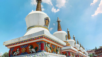 塔尔寺广场-八宝如意塔