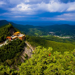 照金香山