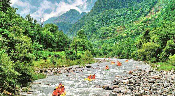 天台龙穿峡漂流