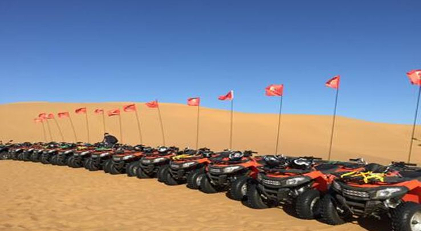 腾格里沙漠漠客越野营地