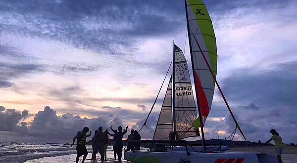 北海梦之行帆船游艇露营沙滩烧烤基地