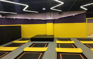 嗨翻天网红蹦床俱乐部