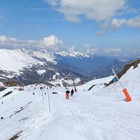 松鸣岩国际滑雪场