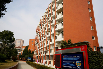 华东政法大学(长宁校区)第 3 张图片