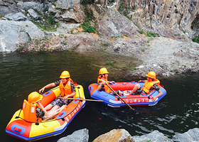 雁荡山峡谷漂流