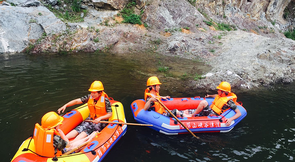 雁荡山峡谷漂流