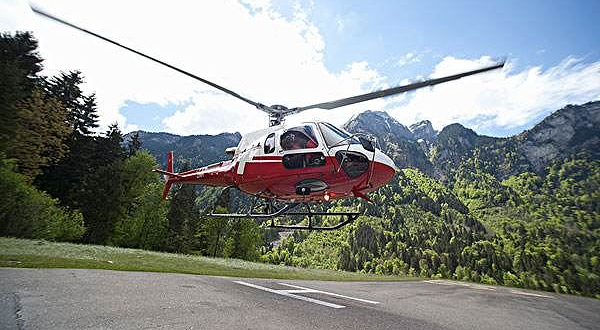 因特拉肯直升机观光