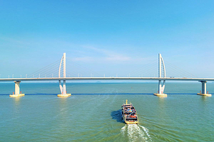 海上看港珠澳大桥