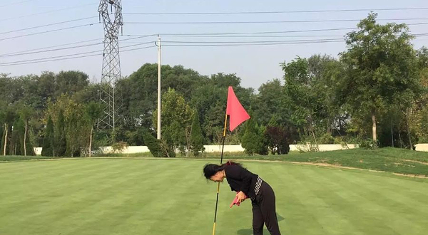 温泉高尔夫俱乐部