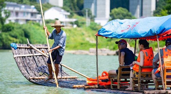 天柱山白马潭漂流