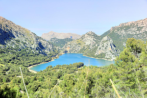 特拉蒙塔纳山脉