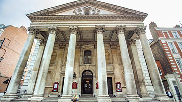 布鲁斯伯里圣乔治教堂