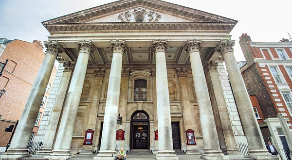 布鲁斯伯里圣乔治教堂