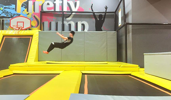 萤火虫蹦床主题公园(南昌店)