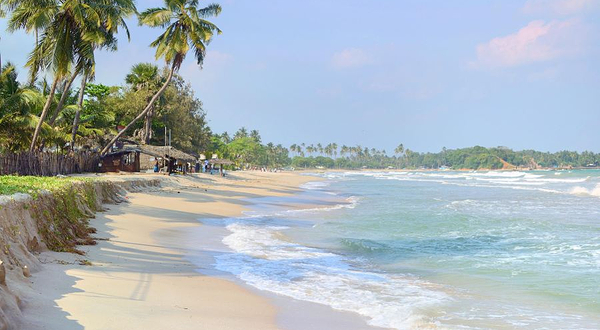 亭可马里Uppuveli海滩