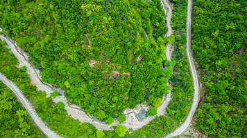 山湾湾激流探险