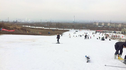 齐乐梦华嬉雪乐园（原梓橦山滑雪场）第 1 张图片